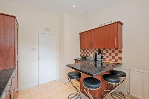 2 bedroom flat to rent, Forest Road, West End, Aberdeen, AB15