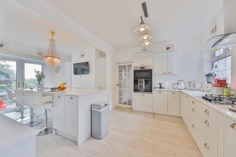 4 bedroom detached house for sale, Seaton Road, Hornsea, HU18 1BS