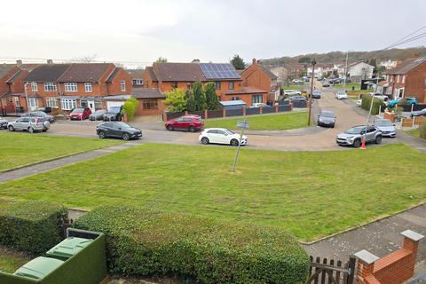 1 bedroom flat for sale, Coppice Path, Chigwell IG7