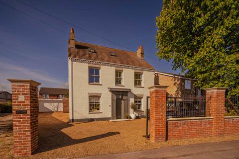 32 Astwick Road, Stotfold, Hitchin, SG5 4AT
