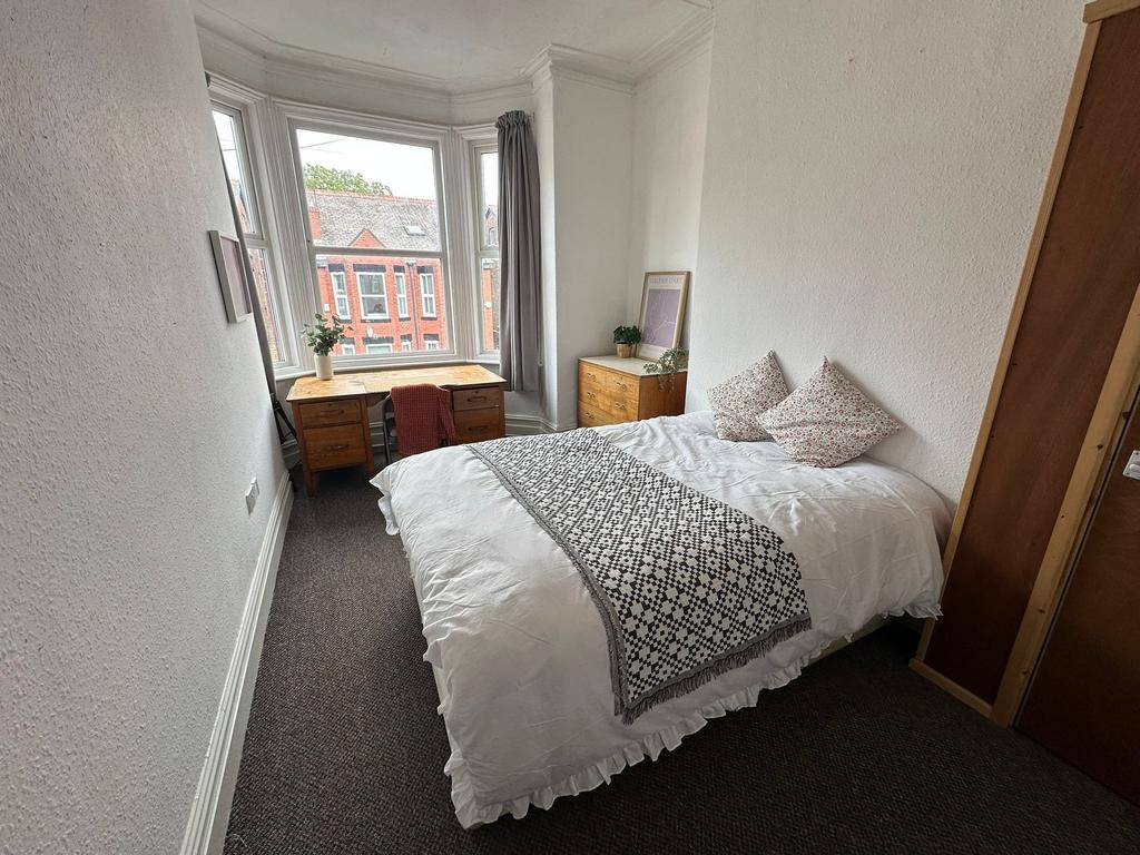 A cozy bedroom featuring a comfortable double b...