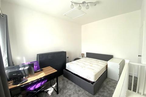 2 bedroom flat for sale, Feltham Road, Ashford