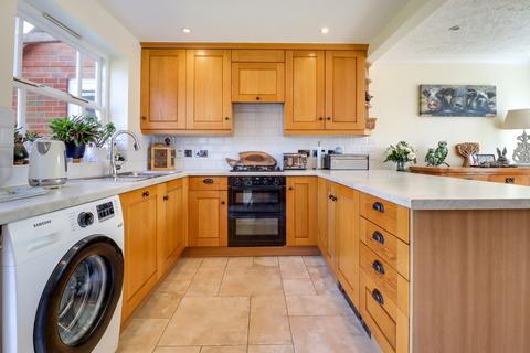 1 Barkus Close, Southam, CV47 1GB