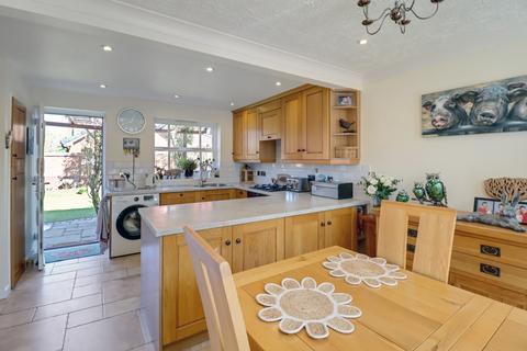 1 Barkus Close, Southam, CV47 1GB