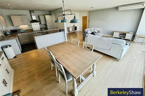 2 bedroom apartment to rent, Beetham Plaza, 25 The Strand, Liverpool