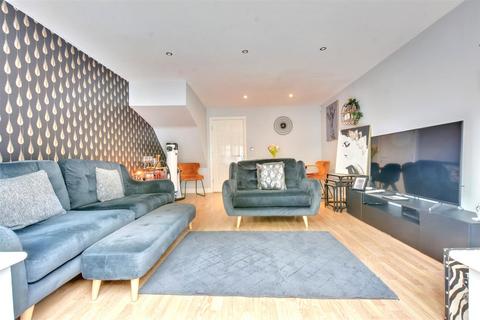 3 bedroom terraced house for sale, Kingswell Avenue, Arnold