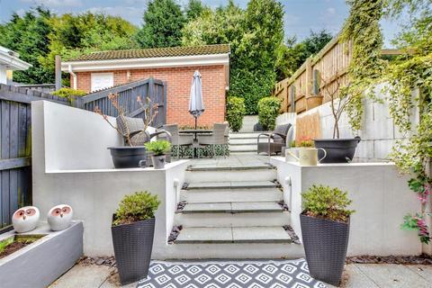 3 bedroom terraced house for sale, Kingswell Avenue, Arnold