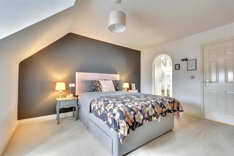 3 bedroom terraced house for sale, Kingswell Avenue, Arnold