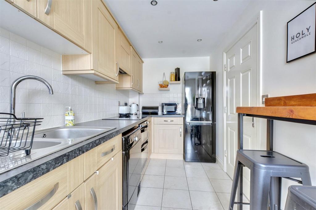 Kitchen 2.jpeg