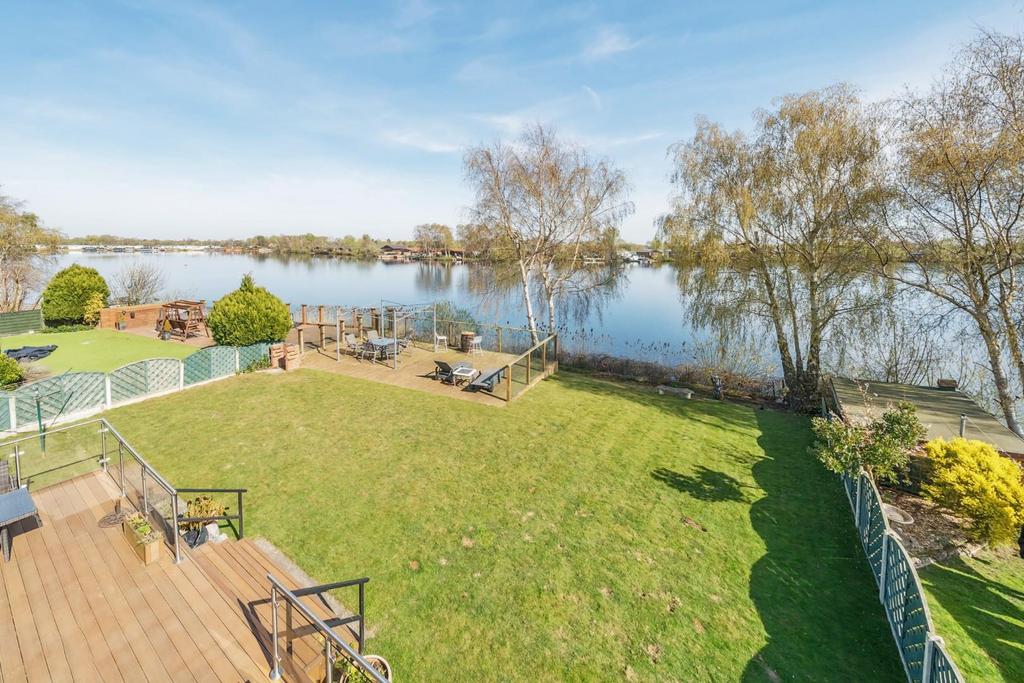 REAR GARDEN &amp; VIEW TO LAKE.jpg