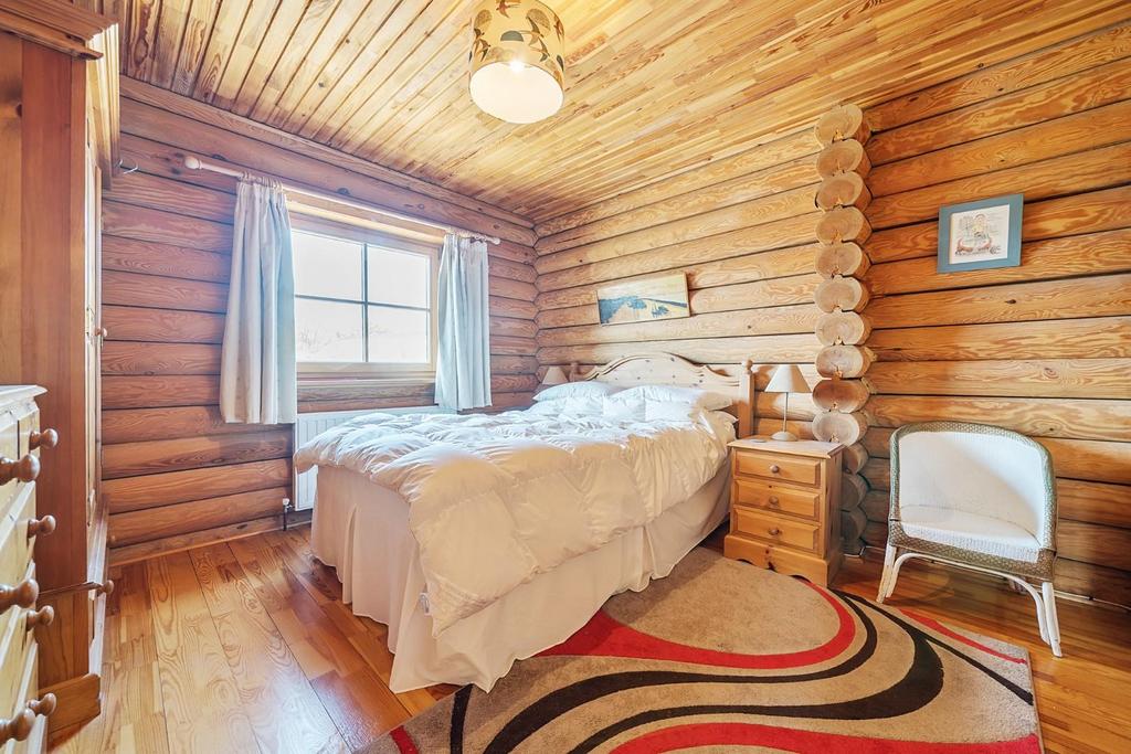 MASTER BEDROOM.jpg