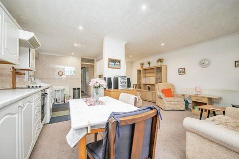 2 bedroom bungalow for sale, Edgware Road, Clacton-on-Sea CO16