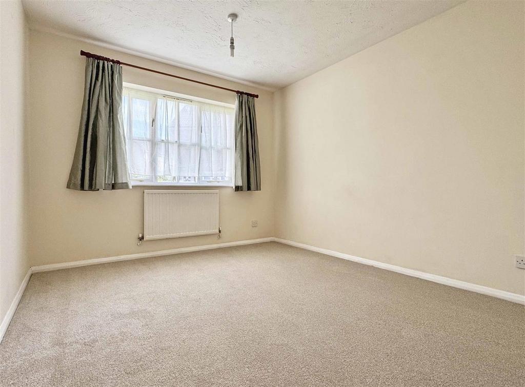 Bedroom 1.jpg