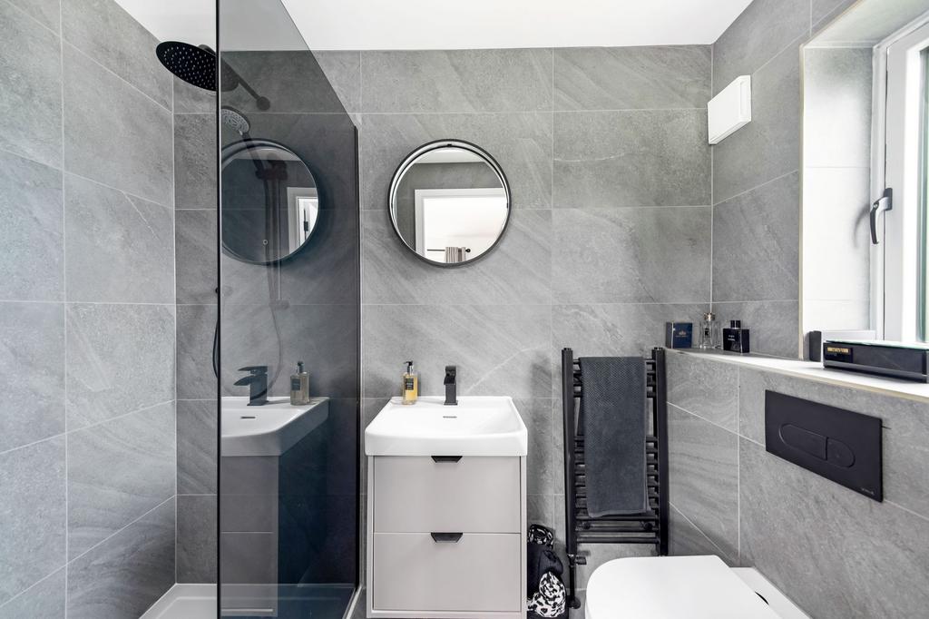 Ensuite to Bedroom One