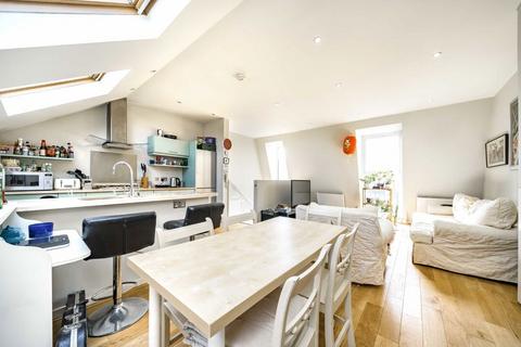 3 bedroom flat for sale, Battersea Rise, London SW11