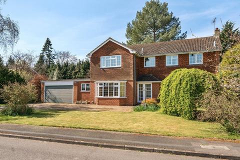 4 bedroom detached house for sale, Holmwood Close, East Horsley, KT24