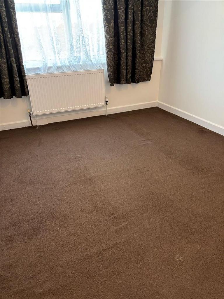82 Wood Lane - Picture 4.jpg