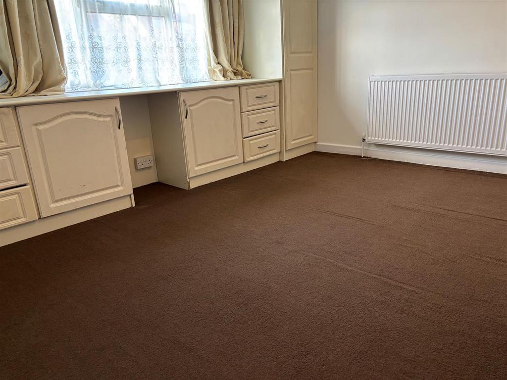 82 Wood Lane - Picture 6.jpg