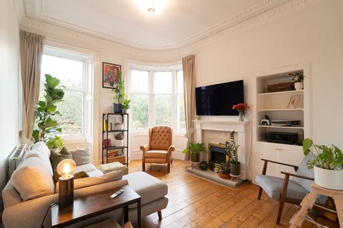 14/8 Brunton Place, Edinburgh, EH7 5EJ