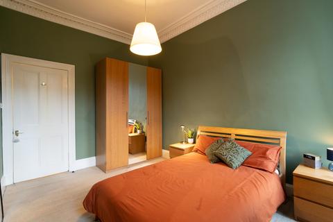 14/8 Brunton Place, Edinburgh, EH7 5EJ