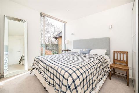Stoneley Paragon Place, London, SE3 0SP