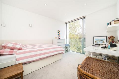 Stoneley Paragon Place, London, SE3 0SP