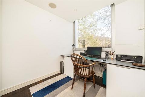 Stoneley Paragon Place, London, SE3 0SP