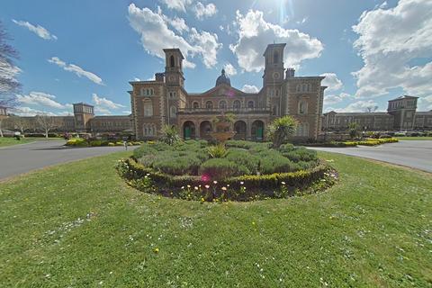 2 bedroom flat to rent, Royal Drive, London N11