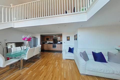 2 bedroom flat to rent, Royal Drive, London N11