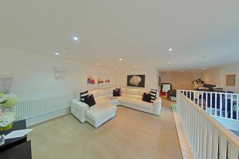 2 bedroom flat to rent, Royal Drive, London N11