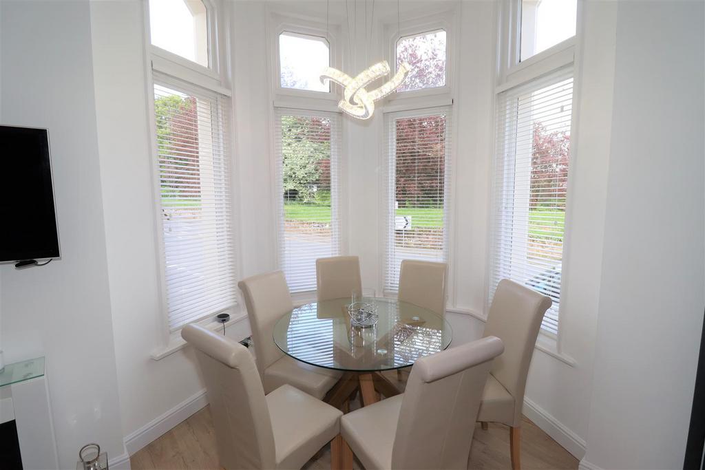 Lounge/Dining/Kitchen