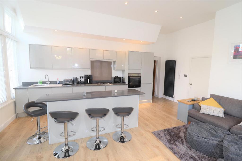 Lounge/Dining/Kitchen