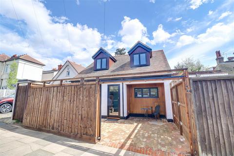 Satanita Road, Westcliff-on-Sea SS0