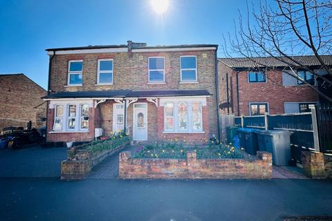 1 bedroom in a house share to rent, Chaplin Road, Wembley, HA0