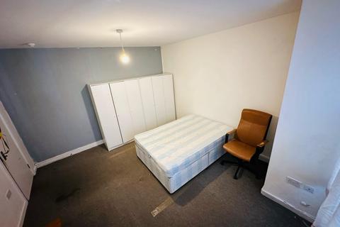 1 bedroom in a house share to rent, Chaplin Road, Wembley, HA0