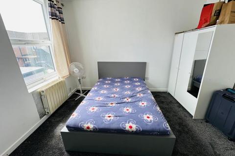 1 bedroom in a house share to rent, Chaplin Road, Wembley, HA0