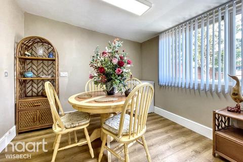 3 bedroom detached bungalow for sale, Selwyn Corner, Guyhirn