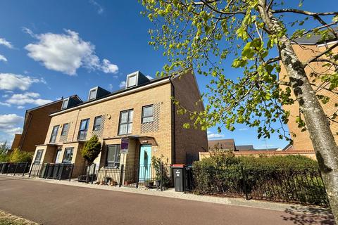 4 bedroom end of terrace house for sale, Fen Street, Milton Keynes MK10