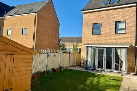 4 bedroom end of terrace house for sale, Fen Street, Milton Keynes MK10