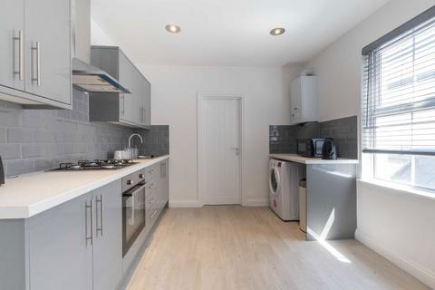 2 bedroom flat to rent, Acton Lane, London W4