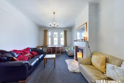3 bedroom apartment to rent, Comely Bank Road, Comely Bank, Edinburgh, EH4