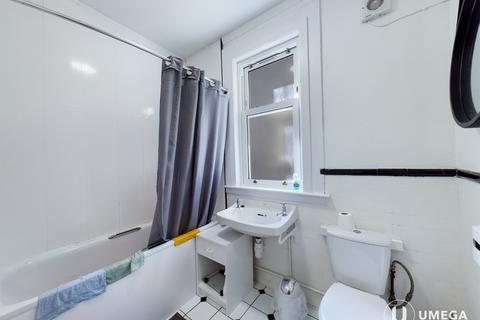 3 bedroom apartment to rent, Comely Bank Road, Comely Bank, Edinburgh, EH4