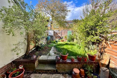 2 bedroom semi-detached house for sale, Repton Close, Luton, Bedfordshire, LU3 3UL