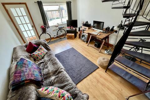 2 bedroom semi-detached house for sale, Repton Close, Luton, Bedfordshire, LU3 3UL