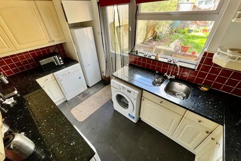 2 bedroom semi-detached house for sale, Repton Close, Luton, Bedfordshire, LU3 3UL