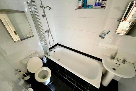 2 bedroom semi-detached house for sale, Repton Close, Luton, Bedfordshire, LU3 3UL