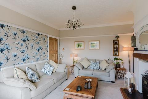 4 bedroom detached bungalow for sale, Alwen Avenue, Huddersfield, HD2