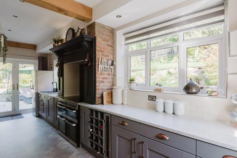 4 bedroom detached bungalow for sale, Alwen Avenue, Huddersfield, HD2