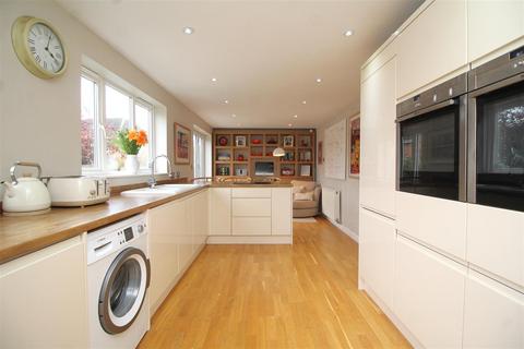 3 Belton Road, Stanground, Peterborough, PE2 8UU