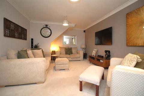 3 Belton Road, Stanground, Peterborough, PE2 8UU